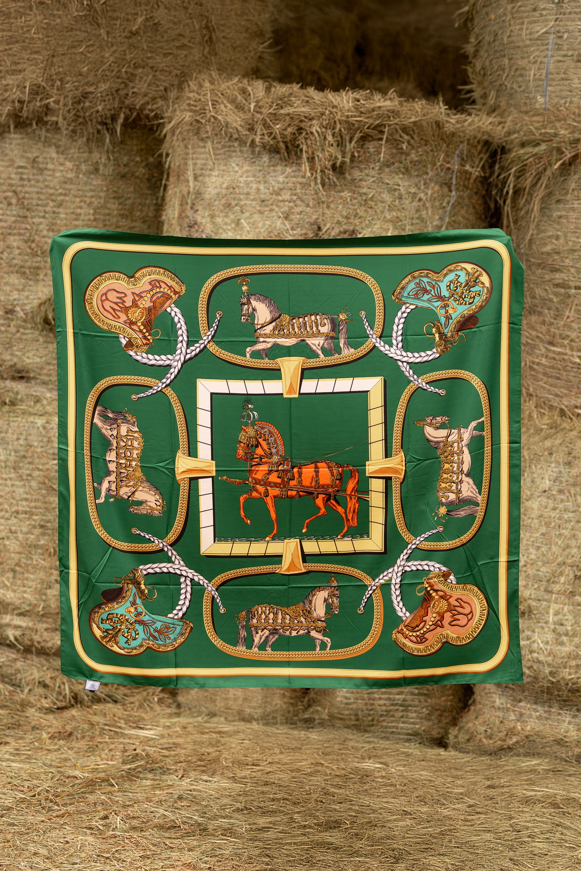 Elegancka klasyczna apaszka "the Tack" jedwabna z jeździeckim motywem