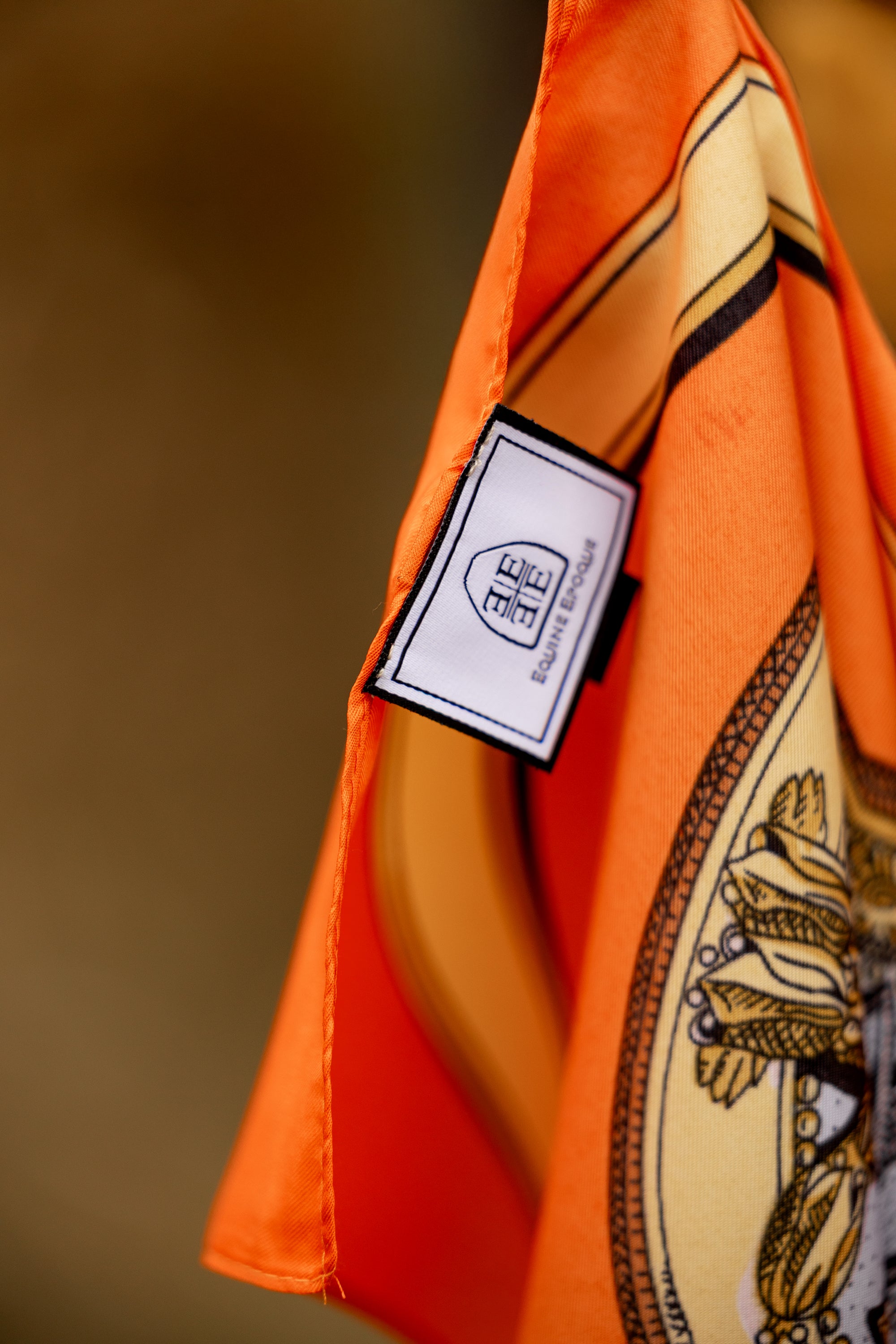 Elegancka klasyczna apaszka "the Tack" jedwabna z jeździeckim motywem